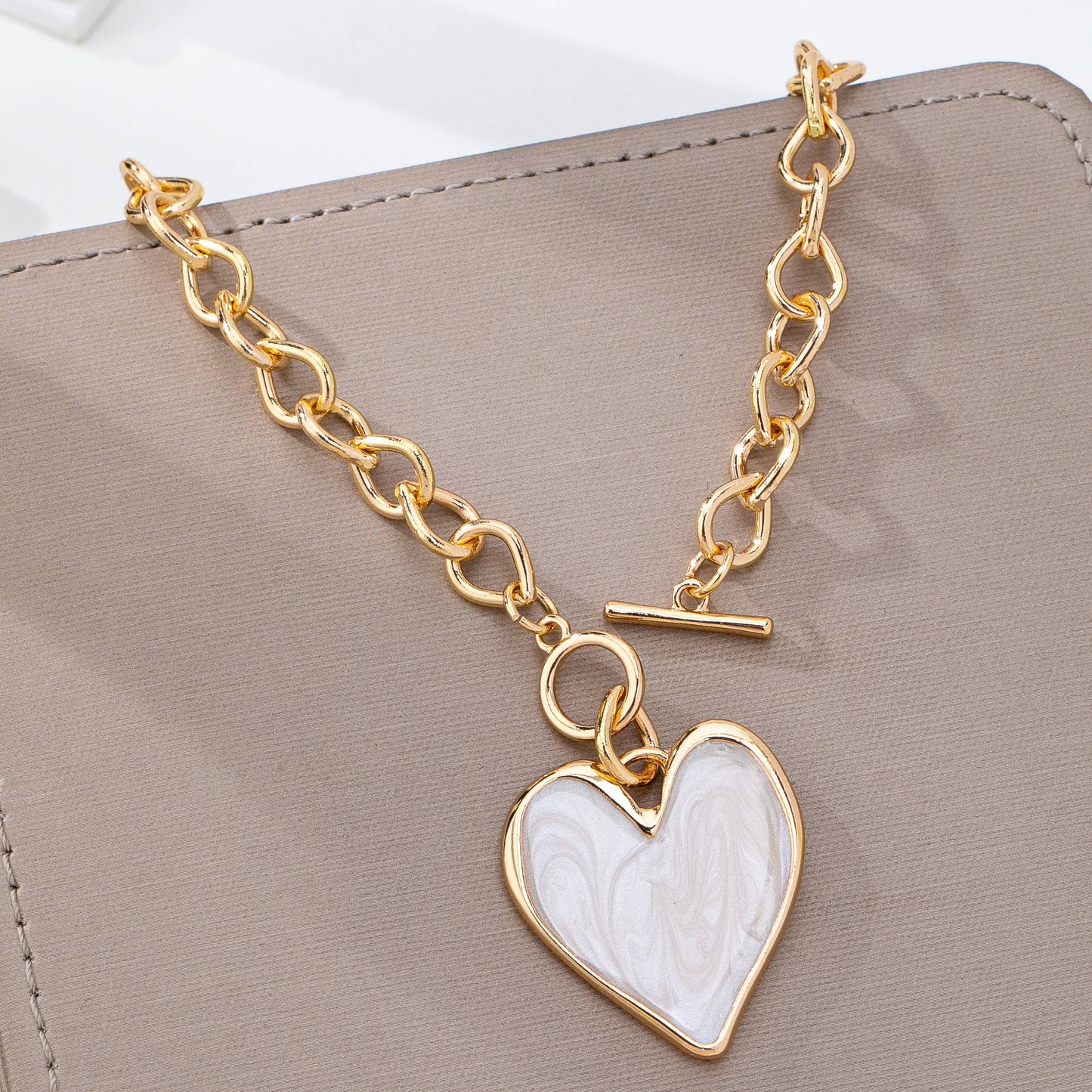 White Inlay Heart Toggle Necklace | 80N93050