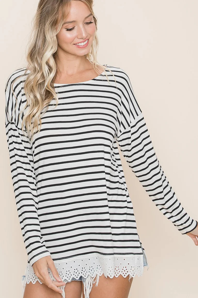 STRIPE WITH EYELET LACE TAPE SIDE SLIT TOP