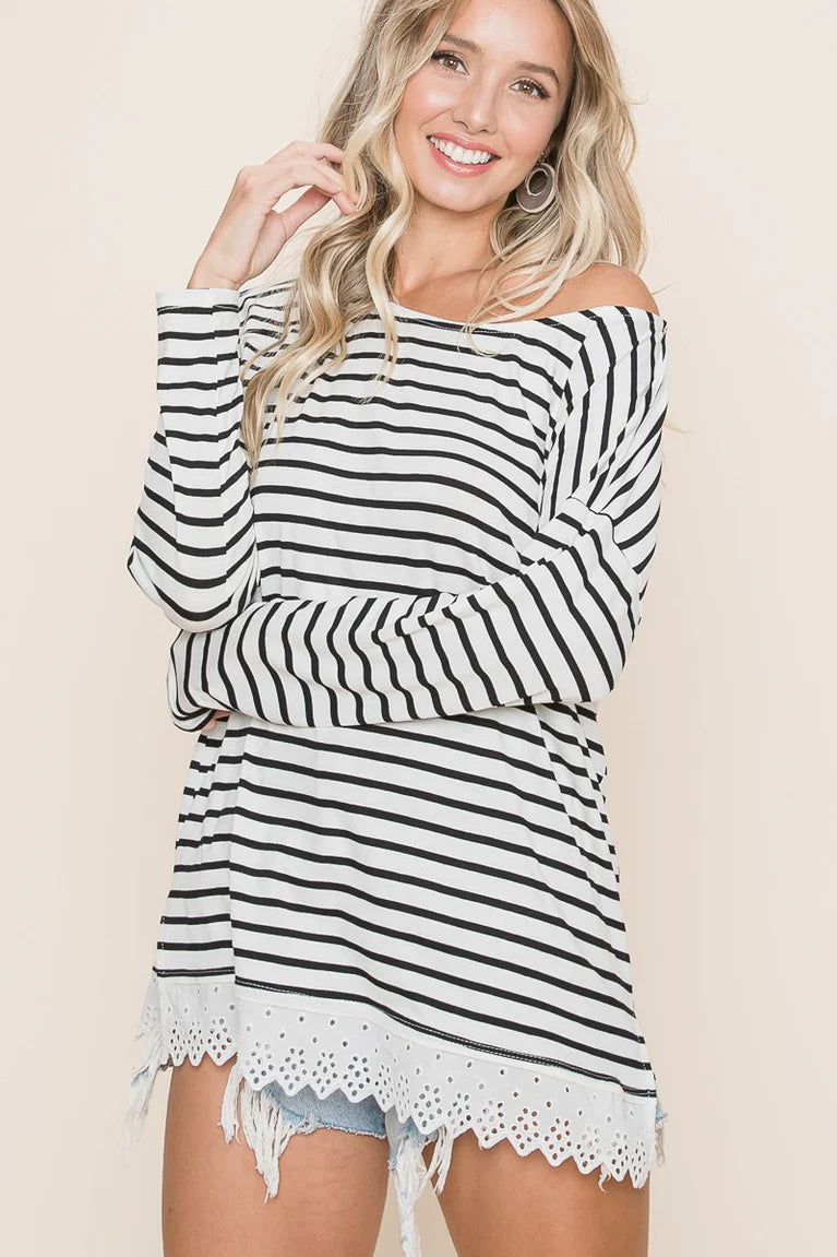 STRIPE WITH EYELET LACE TAPE SIDE SLIT TOP